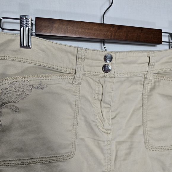 White House Black Market Women’s Size 6 Khaki Cargo Mini Skirt Embroidered - Picture 4 of 11